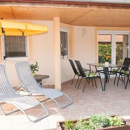 Holiday home Hochwertiges Steffi Mit Terrasse Balatonbereny